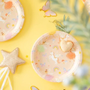 Talerzyki papierowe Księżniczki i Jednorożce 18cm